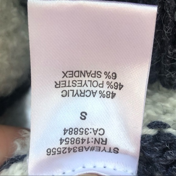 Sadie & Sage Striped Blue and White Sweater size Small - Picture 8 of 10